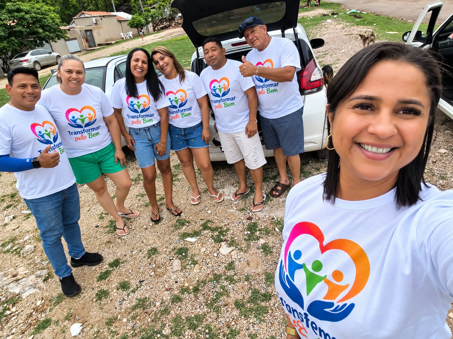 Equipe de voluntários com as camisetas do Projeto Transformar pelo Bem